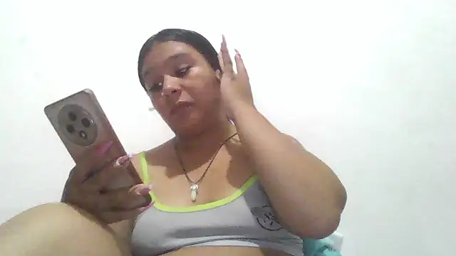 Snapshot of Charis_21 chatting on January 2026 01:18:01 AM Charis 21 online show from January 2026 01:18:01 AM