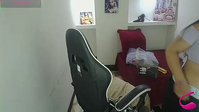 Snapshot of Charis_21 chatting on January 2026 07:11:01 PM Charis 21 online show from January 2026 07:11:01 PM