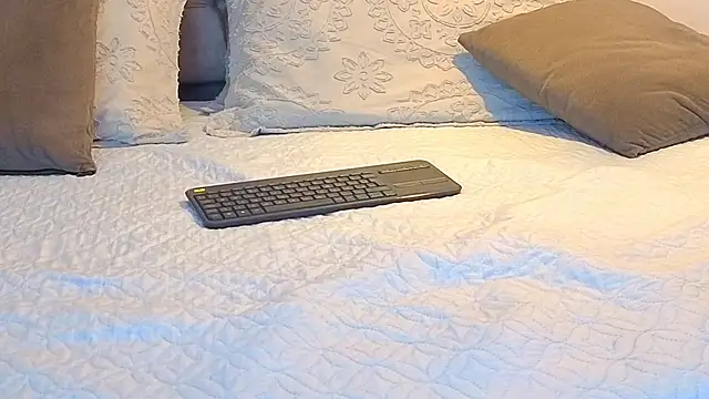 KeryHillson online show from November 2025 11:53:02 AM