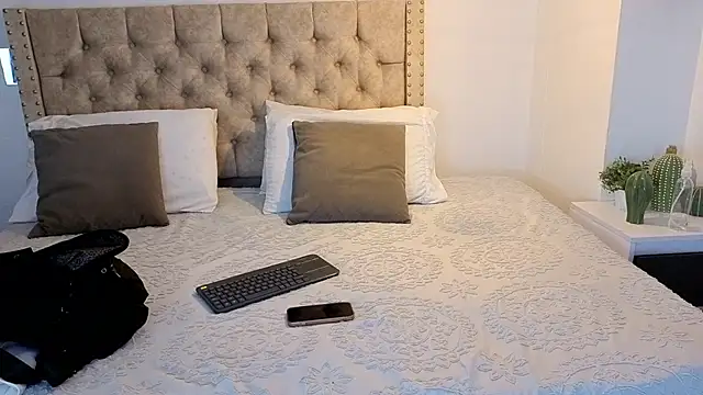 KeryHillson online show from January 2026 01:16:02 PM