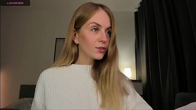 Snapshot of Alice_Dias chatting on November 2025 12:48:02 PM Alice Dias online show from November 2025 12:48:02 PM