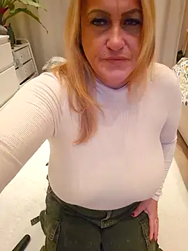 Isabellaa04 online show from November 2025 06:43:01 PM