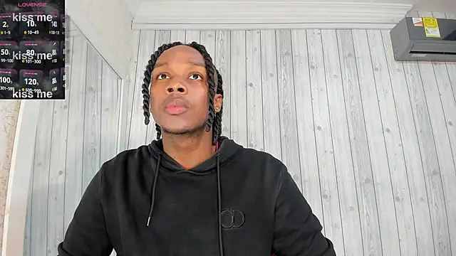 DominicSccott online show from February 2025 12:33:01 PM