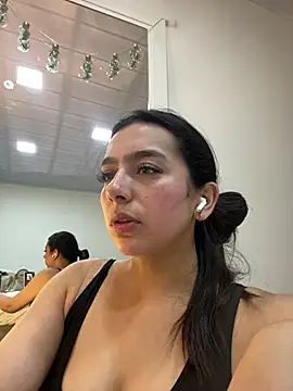 Nicollemays online show from February 2025 12:05:02 PM