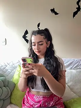 Nicollemays online show from October 2025 02:29:02 PM