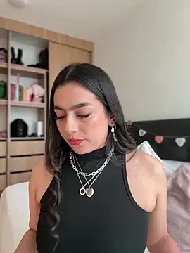 Nicollemays online show from December 2025 05:08:02 PM