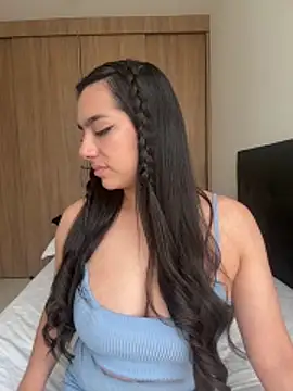 Snapshot of Nicollemays chatting on April 2026 03:27:01 PM Nicollemays online show from April 2026 03:27:01 PM