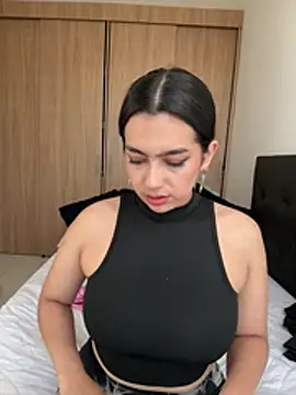 Snapshot of Nicollemays chatting on April 2026 01:12:01 PM Nicollemays online show from April 2026 01:12:01 PM