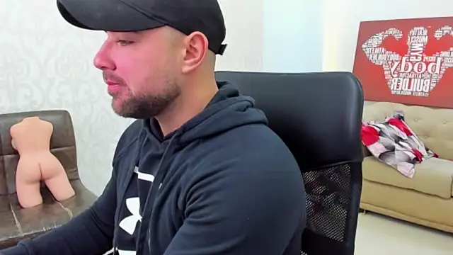 Snapshot of DuncanStone chatting on January 2025 01:03:01 PM DuncanStone online show from January 2025 01:03:01 PM