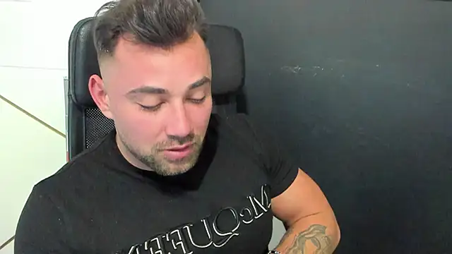 Snapshot of DuncanStone chatting on February 2025 10:39:02 AM DuncanStone online show from February 2025 10:39:02 AM