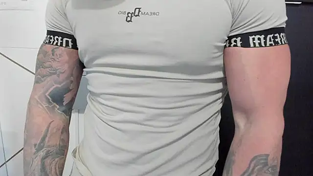 Snapshot of DuncanStone chatting on February 2025 08:06:01 AM DuncanStone online show from February 2025 08:06:01 AM