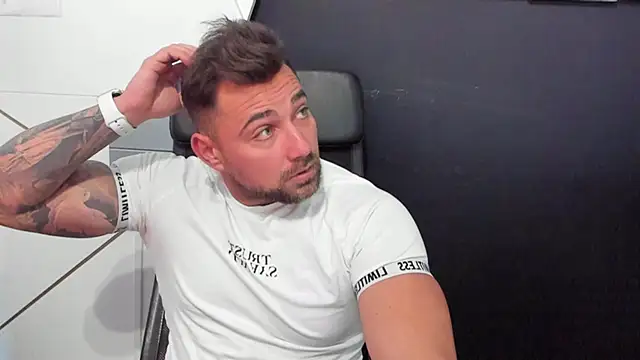 Snapshot of DuncanStone chatting on February 2025 08:28:01 AM DuncanStone online show from February 2025 08:28:01 AM