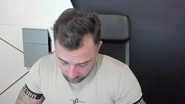 Snapshot of DuncanStone chatting on February 2025 02:32:01 PM DuncanStone online show from February 2025 02:32:01 PM