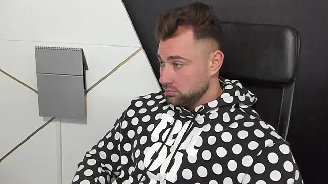 Snapshot of DuncanStone chatting on March 2025 08:38:02 AM DuncanStone online show from March 2025 08:38:02 AM