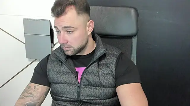 Snapshot of DuncanStone chatting on March 2025 06:02:02 AM DuncanStone online show from March 2025 06:02:02 AM