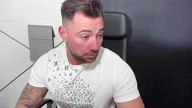 Snapshot of DuncanStone chatting on March 2025 08:40:01 AM DuncanStone online show from March 2025 08:40:01 AM