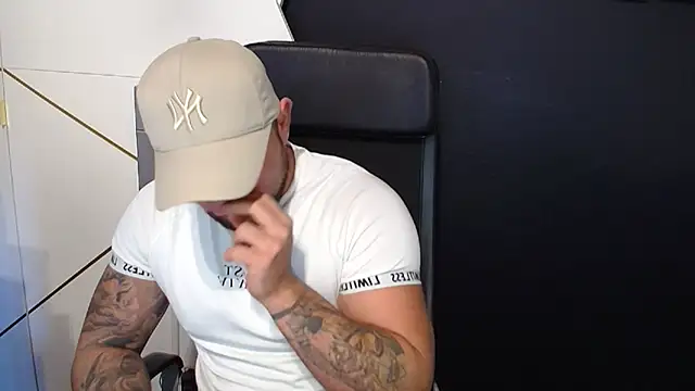 Snapshot of DuncanStone chatting on September 2025 05:22:02 AM DuncanStone online show from September 2025 05:22:02 AM