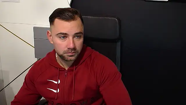 Snapshot of DuncanStone chatting on September 2025 04:28:01 AM DuncanStone online show from September 2025 04:28:01 AM