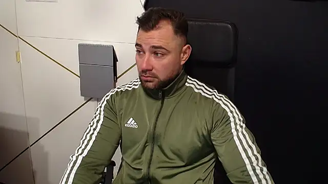 Snapshot of DuncanStone chatting on October 2025 03:57:01 AM DuncanStone online show from October 2025 03:57:01 AM