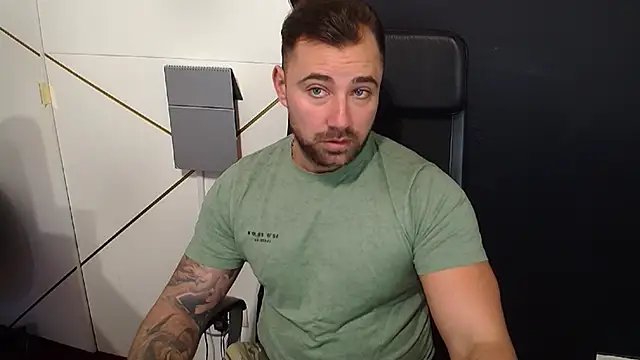 Snapshot of DuncanStone chatting on October 2025 04:43:02 AM DuncanStone online show from October 2025 04:43:02 AM