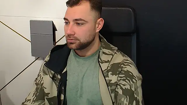 Snapshot of DuncanStone chatting on October 2025 04:24:02 AM DuncanStone online show from October 2025 04:24:02 AM