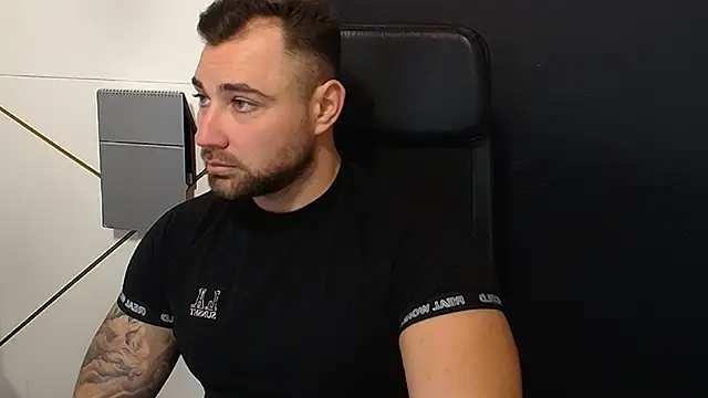 Snapshot of DuncanStone chatting on October 2025 06:30:01 AM DuncanStone online show from October 2025 06:30:01 AM