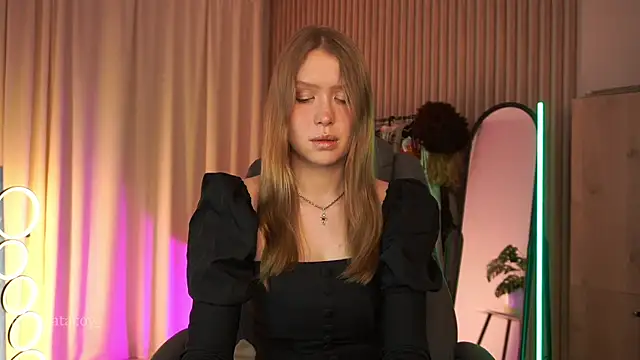 Snapshot of TataCoy chatting on March 2025 01:07:02 PM TataCoy online show from March 2025 01:07:02 PM