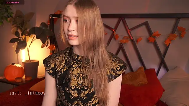 Snapshot of TataCoy chatting on November 2025 12:05:02 PM TataCoy online show from November 2025 12:05:02 PM