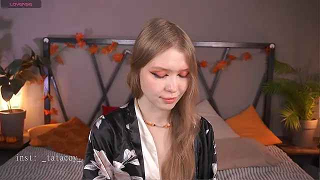 Snapshot of TataCoy chatting on November 2025 04:08:02 PM TataCoy online show from November 2025 04:08:02 PM