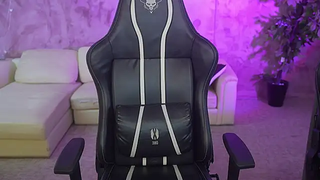 Jasmine Flow online show from November 2025 08:18:01 AM