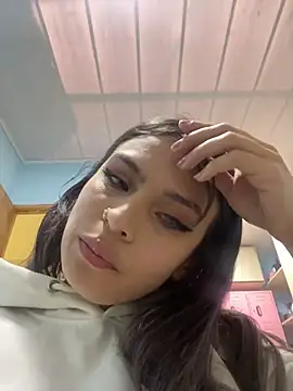 Tiffanysurez  online show from December 2025 07:10:01 PM