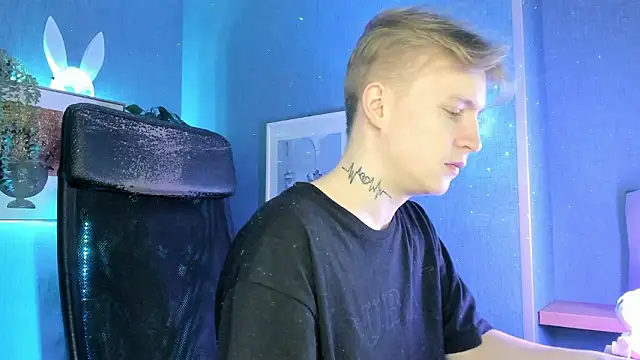 Snapshot of AlexxSweet chatting on March 2026 07:04:02 AM AlexxSweet online show from March 2026 07:04:02 AM