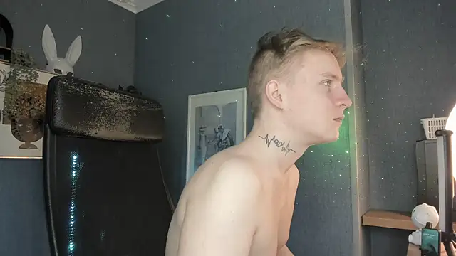 Snapshot of AlexxSweet chatting on April 2026 05:06:01 AM AlexxSweet online show from April 2026 05:06:01 AM