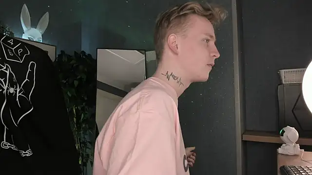 Snapshot of AlexxSweet chatting on April 2026 06:51:02 AM AlexxSweet online show from April 2026 06:51:02 AM