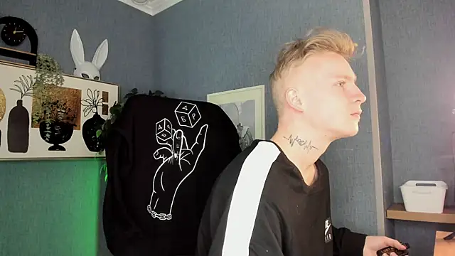 Snapshot of AlexxSweet chatting on April 2026 04:48:01 AM AlexxSweet online show from April 2026 04:48:01 AM