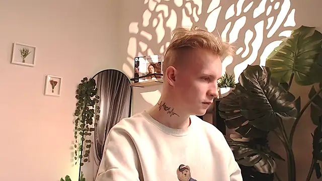 Snapshot of AlexxSweet chatting on April 2026 07:11:01 AM AlexxSweet online show from April 2026 07:11:01 AM