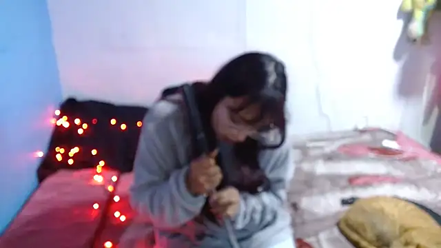 Snapshot of clarisse69 chatting on December 2025 11:44:01 PM clarisse69 online show from December 2025 11:44:01 PM