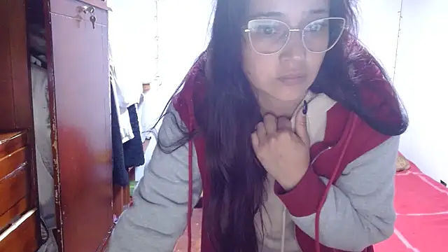 Snapshot of clarisse69 chatting on March 2026 04:17:01 AM clarisse69 online show from March 2026 04:17:01 AM