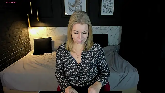 Annie Light online show from January 2025 08:51:02 AM