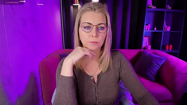 Annie Light online show from March 2025 05:42:02 AM