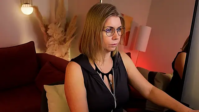 Annie Light online show from February 2026 06:39:02 AM