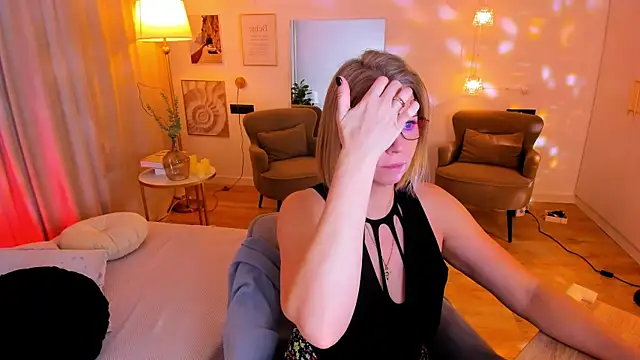 Annie Light online show from March 2026 06:08:02 AM