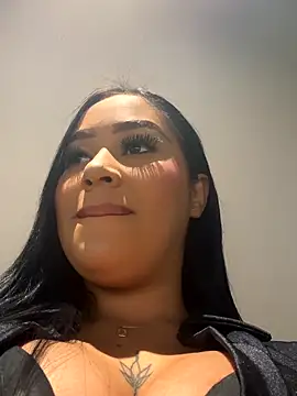 Luisa Fernandaa online show from November 2025 08:19:01 PM