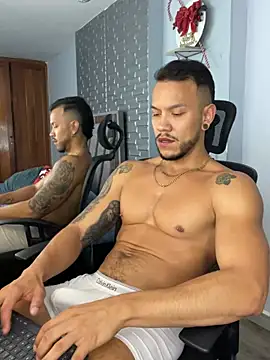 ARON TAYLER01 online show from December 2024 04:24:02 PM