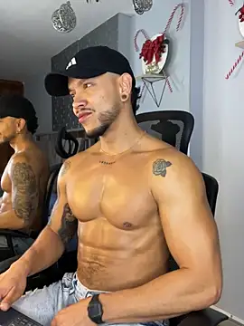 ARON TAYLER01 online show from December 2024 12:38:02 PM