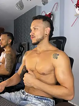 ARON TAYLER01 online show from December 2024 02:10:01 PM