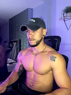 ARON TAYLER01 online show from September 2025 10:26:02 AM