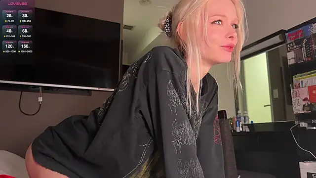 Snapshot of neon_demon chatting on December 2024 01:36:02 AM neon demon online show from December 2024 01:36:02 AM