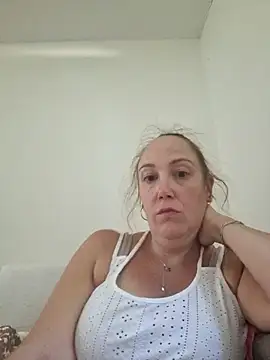 Wisie Cutie online show from September 2025 03:14:01 PM