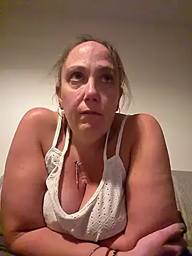 Wisie Cutie online show from April 2026 09:31:01 PM